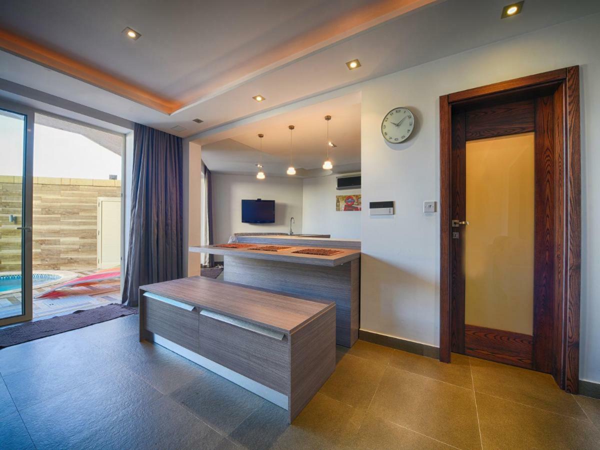 Qala Anthony'S Maisonetteヴィラ エクステリア 写真
